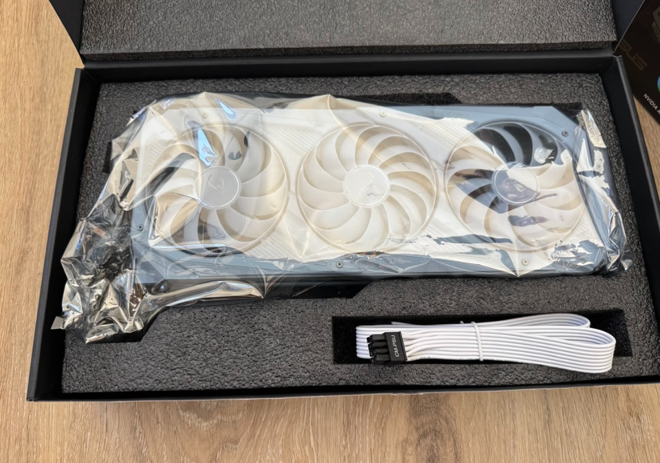 Nvidia RTX 3090 OC 24GB ASUS Rog Strix - RogStrix white - weiß in Nennslingen