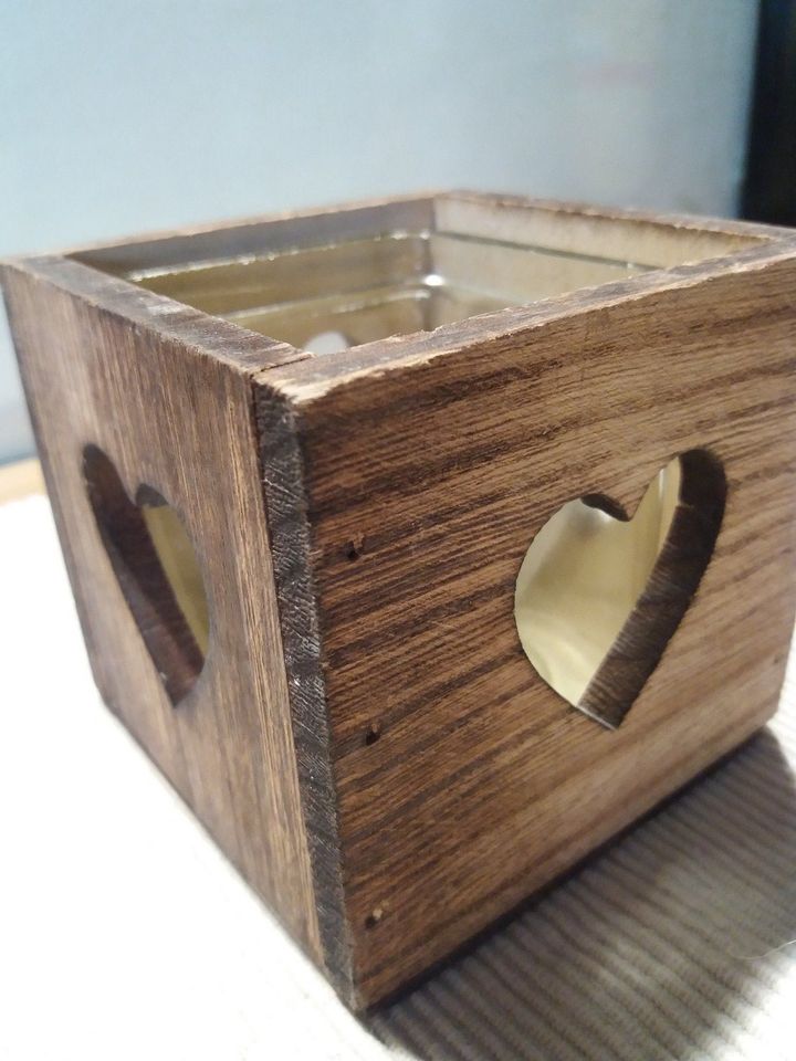 Teelichthalter aus Holz mit Glaseinsatz Herz Motiv Geschenk in Kommen