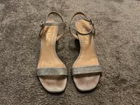 Unisa Sandalette Silber 39 Nordrhein-Westfalen - Niederzier Vorschau