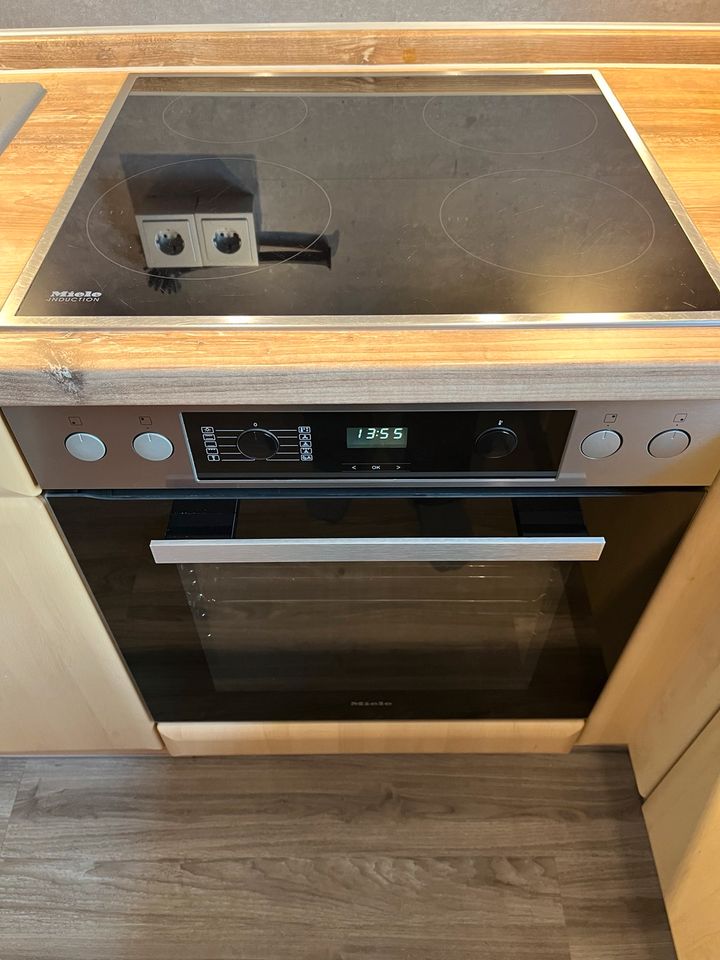 Miele Einbauherd mit Induktionsfeld Model H2267-1L in Delmenhorst