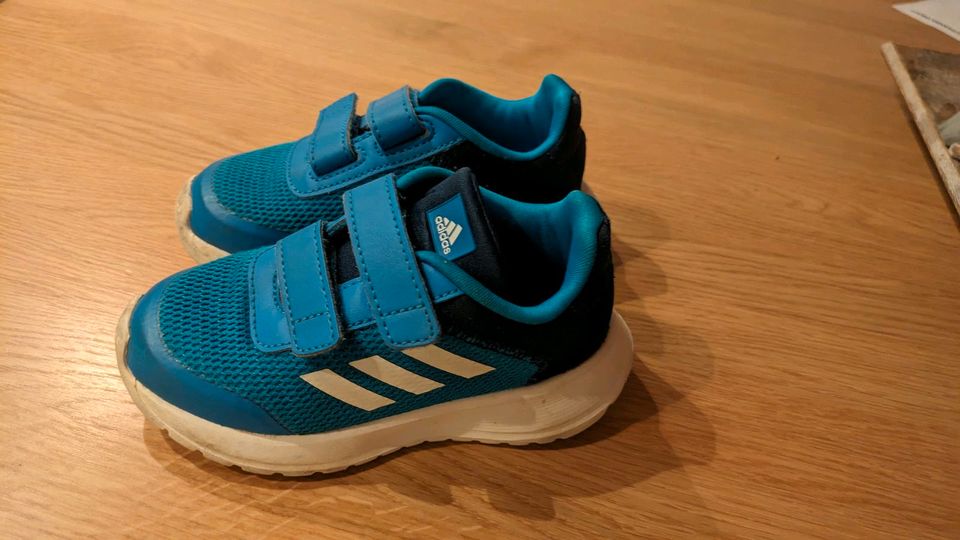 Adidas Turnschuhe | Größe 24 in Kaarst