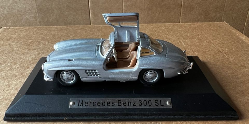 Modell 1:43 Mercedes-Benz 300 SL Coupe (W198) silber Klarsichtbox in Herscheid