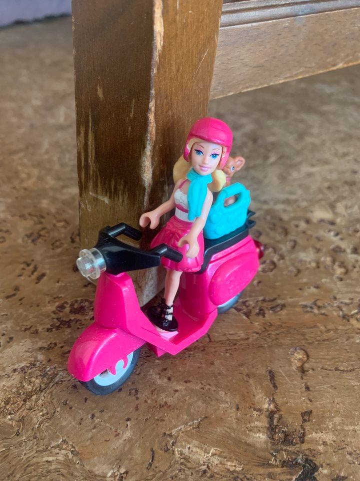Lego Barbie mit Roller in Urbach Westerw