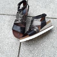 Hochwertige, schwarz-bronzefarbene Airstep Leder Sandalen Gr.41 Schwerin - Paulsstadt Vorschau