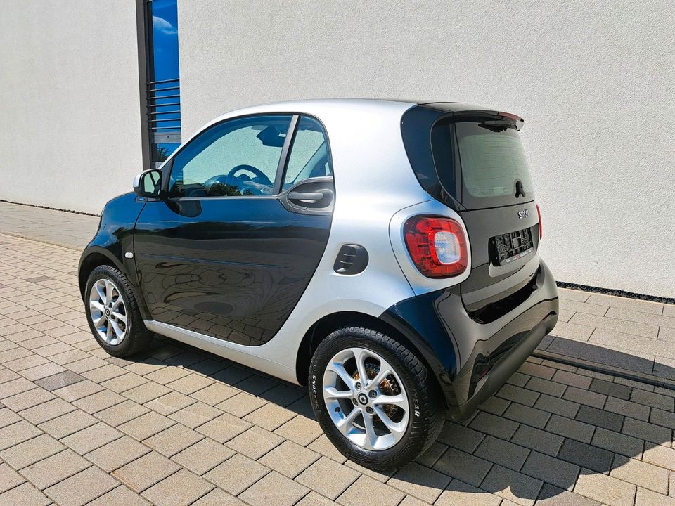 Smart ForTwo Coupe Passion Aut.LED/SHZ/TEMP./PANO* in Nufringen