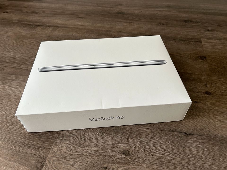 Apple MacBook Pro 13 Zoll - 2015 - Model A 1502 in Braunschweig