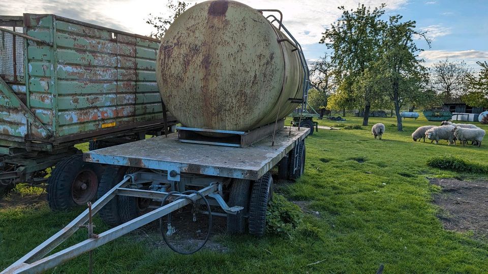 Wasserfass mit Anhänger in Bismark (Altmark)