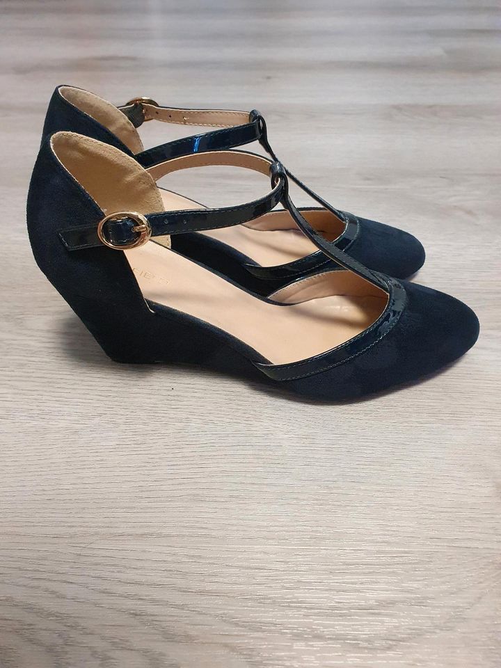 Anna Field T-Steg Pumps navy mit Lack in Dollern