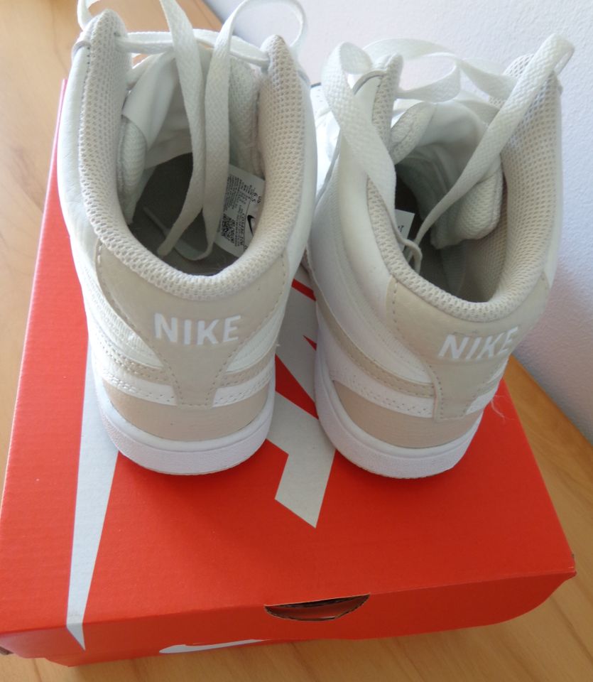 Nike Schuhe, Sneaker, Court Vision Mid, high, Größe 37,5, wie Neu in Schülldorf