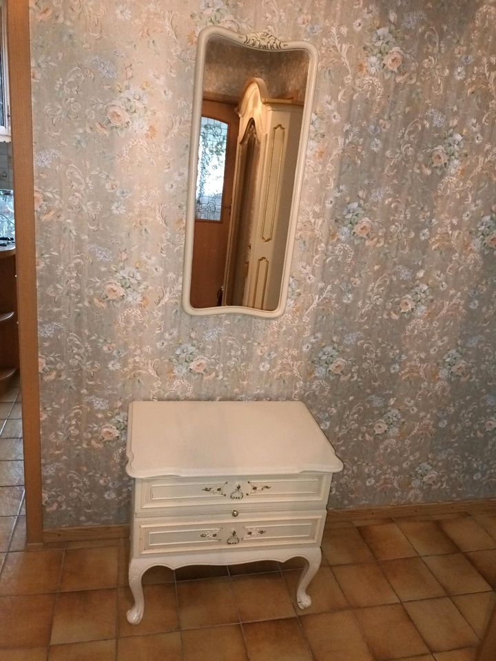 Barock Nachttisch mit Schmuckfach und Spiegel in Neuberg