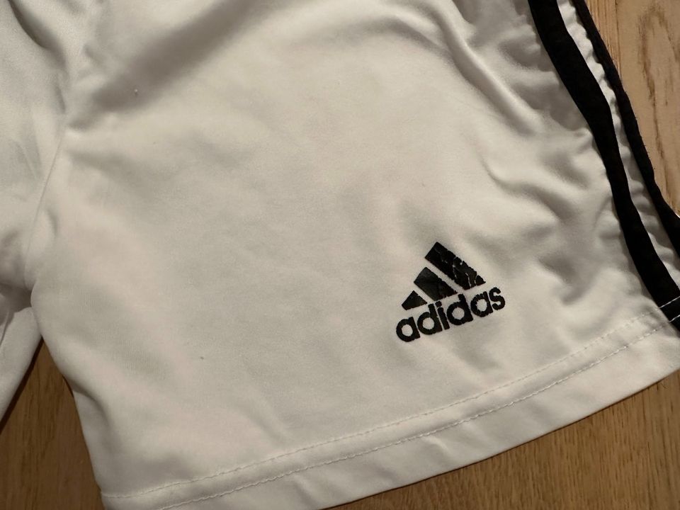 Adidas ❤️ Sporthose Turnhose Fußballhose weiß 152 in Leipzig