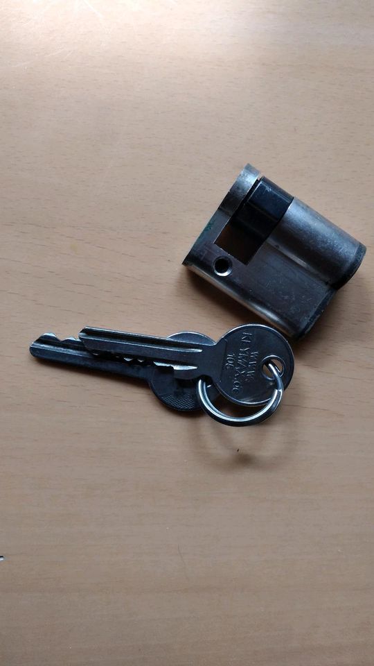 Türschlosszylinder funktionstüchtig mit 2 Schlüsseln. in Erkelenz