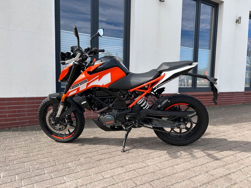 KTM Duke 125 in Zeven