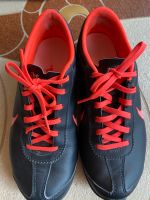 Damen Sneaker von Nike Gr. 38. Schwarz mit pinken Schnürsenkel Stuttgart - Hedelfingen Vorschau