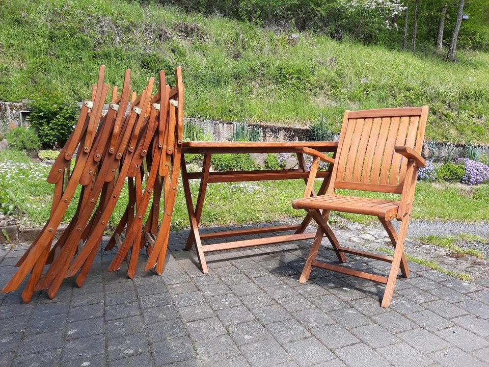 Teakholz Terassenmöbel, 6 Stühle + Tisch in Nimsreuland