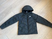 Nike Daunenjacke Gr. 170 Kids / Unisex Berlin - Wilmersdorf Vorschau