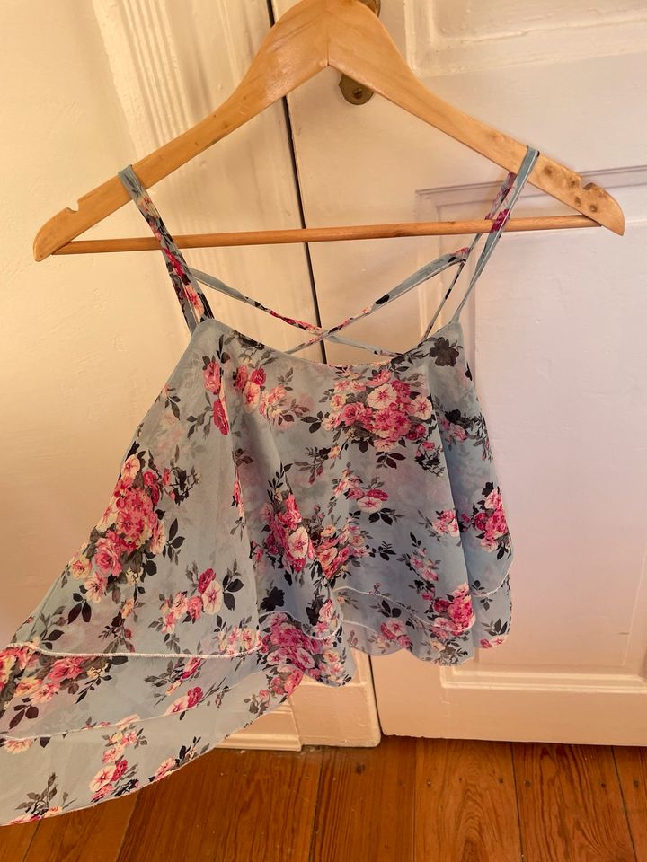 Top Zara Blüten hellblau Blumen S / 36 in Hamburg