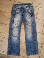 Rusty Neal Jeans mit coolen Taschen am Oberschenkel Gr. 29/32 Niedersachsen - Lemförde Vorschau