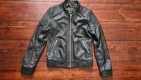 schwarze Echt Leder Jacke Lederjacke Gr. XS Mango Friedrichshain-Kreuzberg - Friedrichshain Vorschau