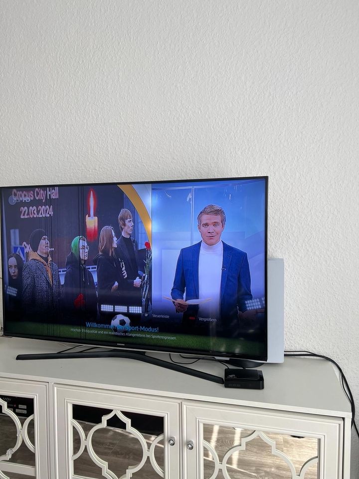 Ich verkaufe Samsung Led Smart Tv 50zoll Leider bildschrim Proble in Brühl