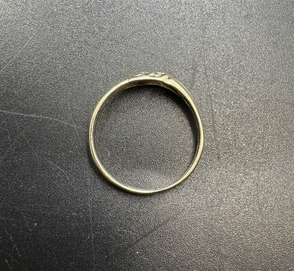 333 8k Gelbgold Ring Gr.50 mit kleinen Stein Schmuck Partner in Berlin