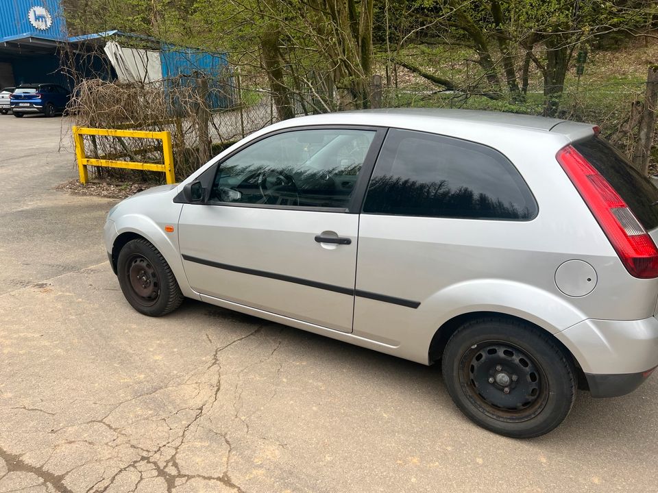 Ford Fiesta  mit beheizbare Frontscheibe in Radevormwald