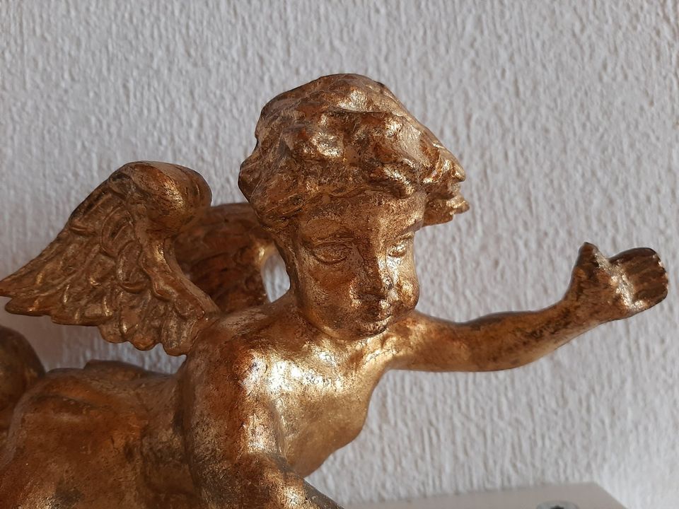Putte, Fliegender Engel, goldfarben, Deko in Wiltingen
