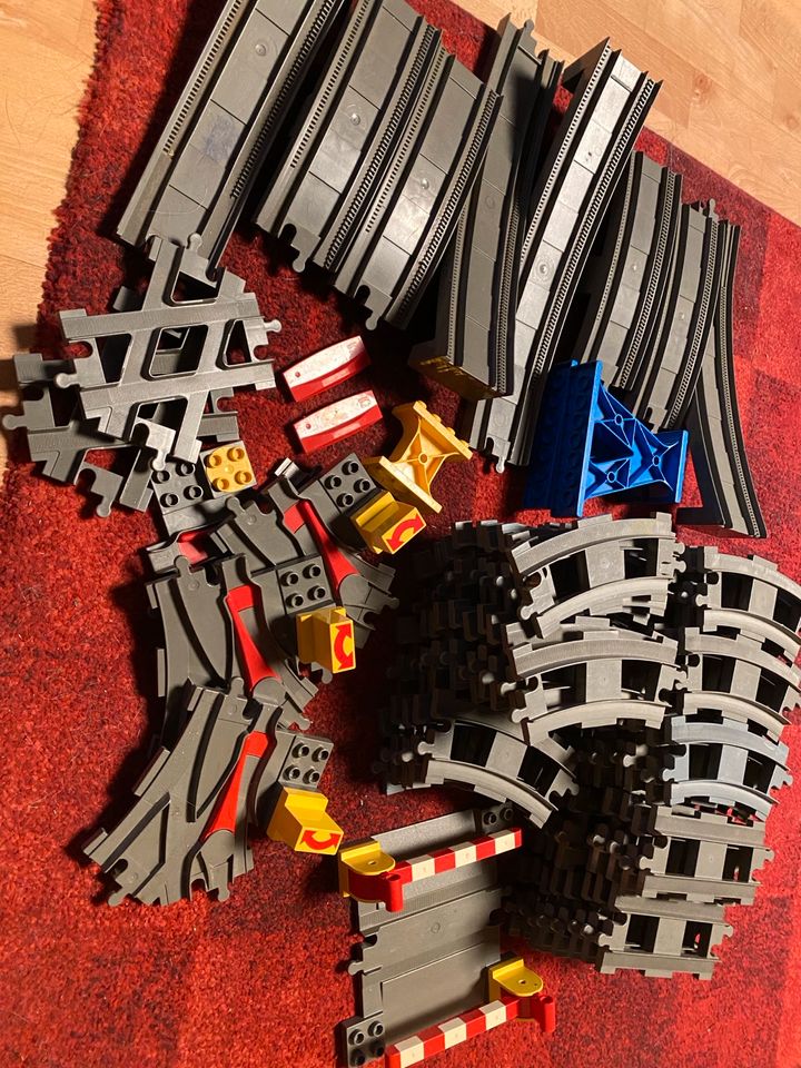 Duplo Zug, 2 Brücken, über 70 Schienen, Set 10507 +  mehr (7Kg) in Mildstedt