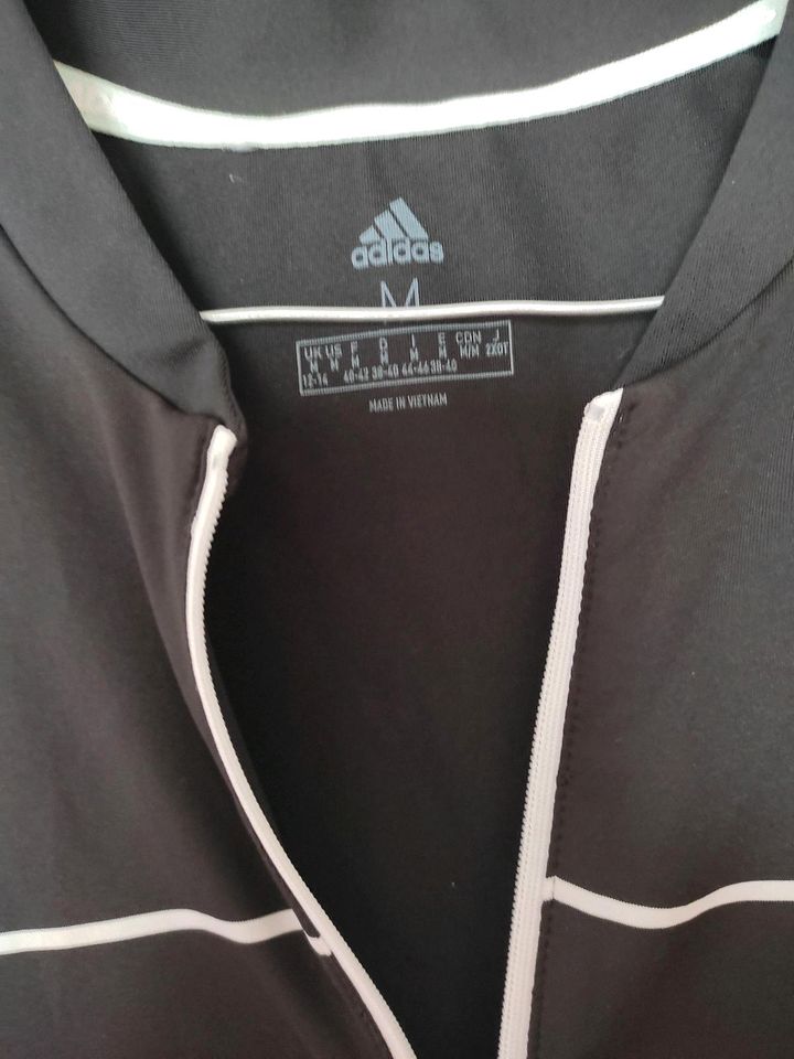 Shirt von Adidas Größe M in Stuttgart