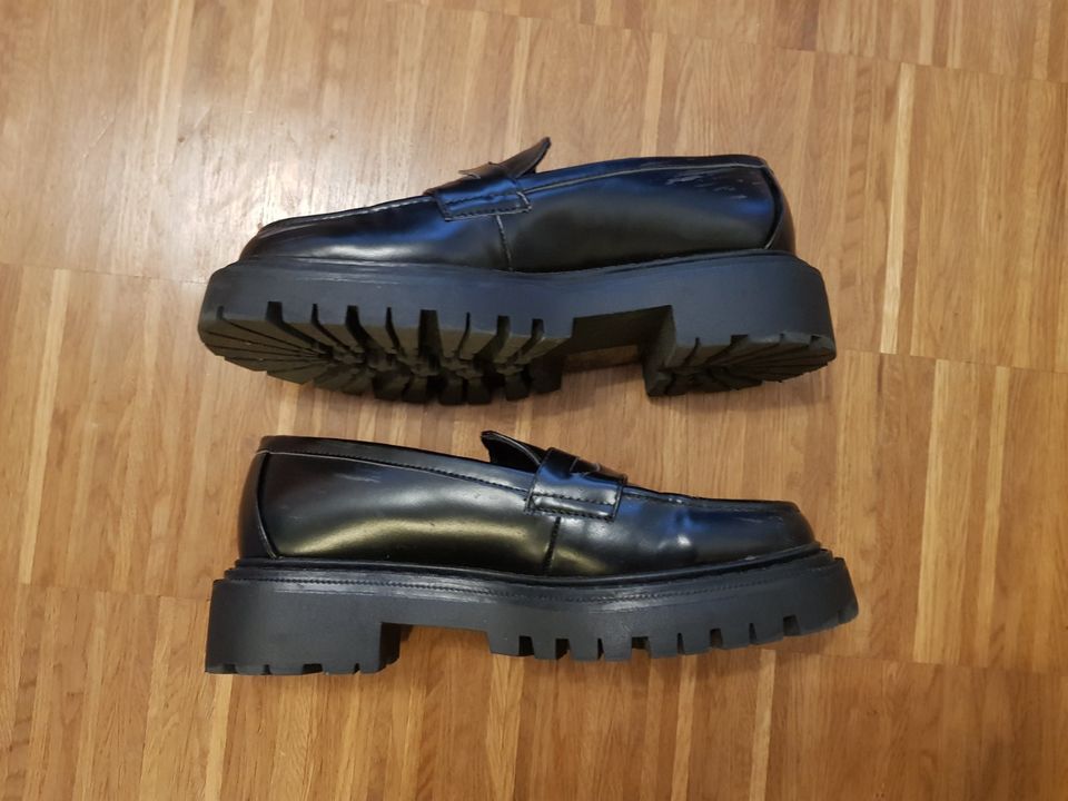 H&M Chunky Loafer Kunstlederschuhe - schwarz 39 in Karlsruhe