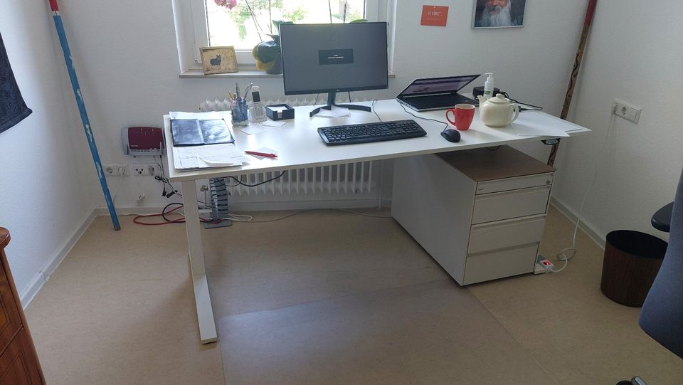 Schreibtisch (ohne Sideboard!) in Tübingen