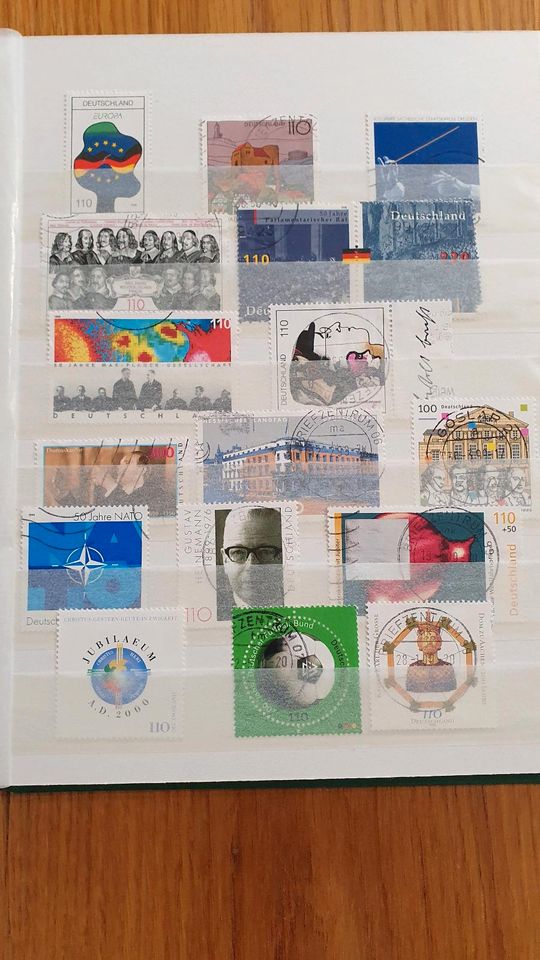 Briefmarkensammlung 250x Briefmarken von 1990 bis 2010 in Halle