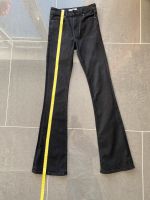 tolle schwarze Jeans Schlaghose Bershka Gr. 34 wie neu Nordrhein-Westfalen - Erftstadt Vorschau