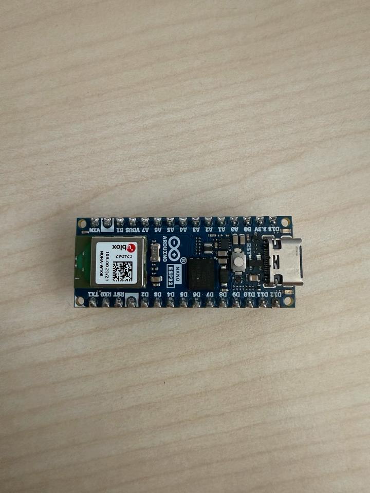 Arduino NANO ESP32 Board mit Headers in Senden