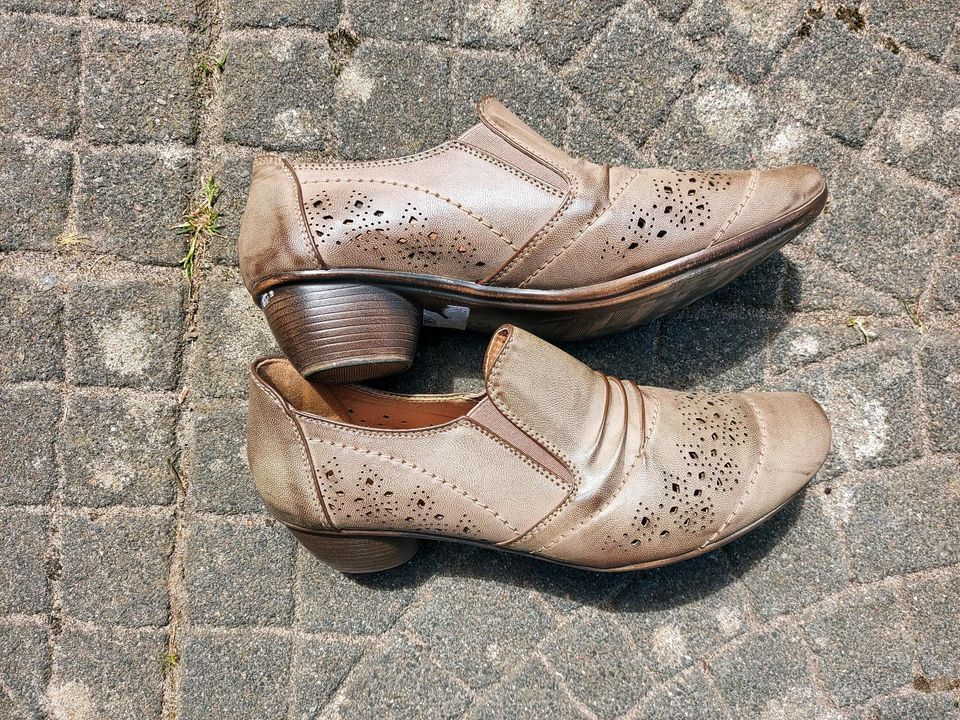 Puccetti Hochfrontpump Absatzschuhe beige Gr. 41 Weite G in Heikendorf