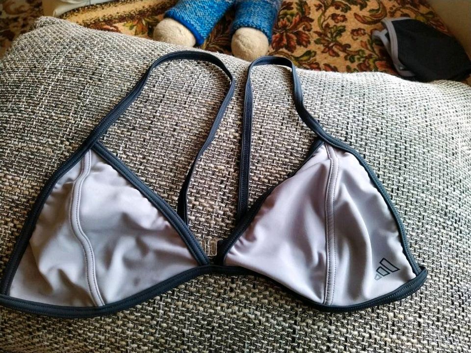 Adidas Bikini-Top, Gr. 44, grau, wie neu in Lenzen (Elbe)