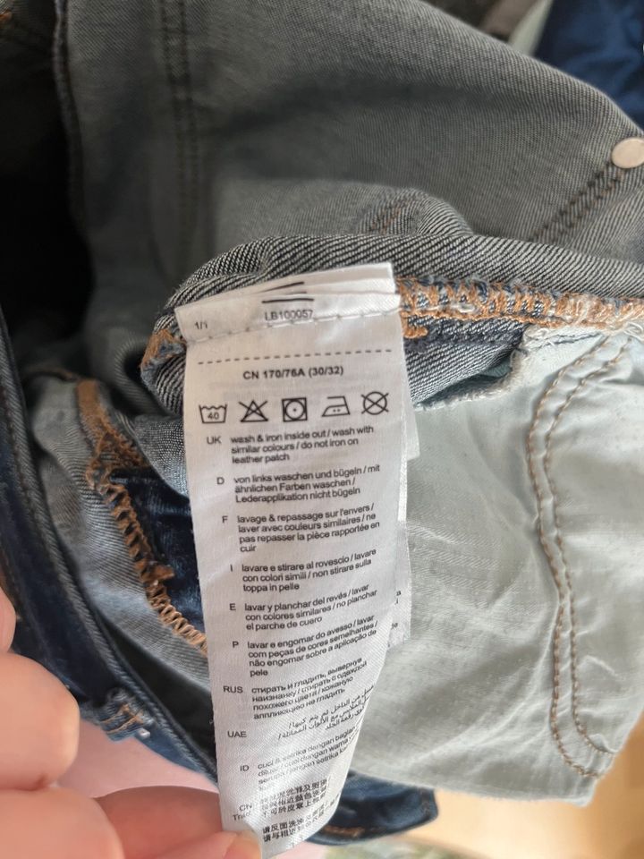 Dunkelblaue Jeans Hose von Esprit, Gr. 38/40 in Herborn