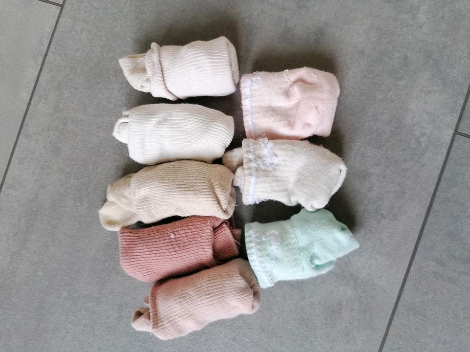 Socken, Strumpfhose Newborn und Gr. 18-22 in Nehren