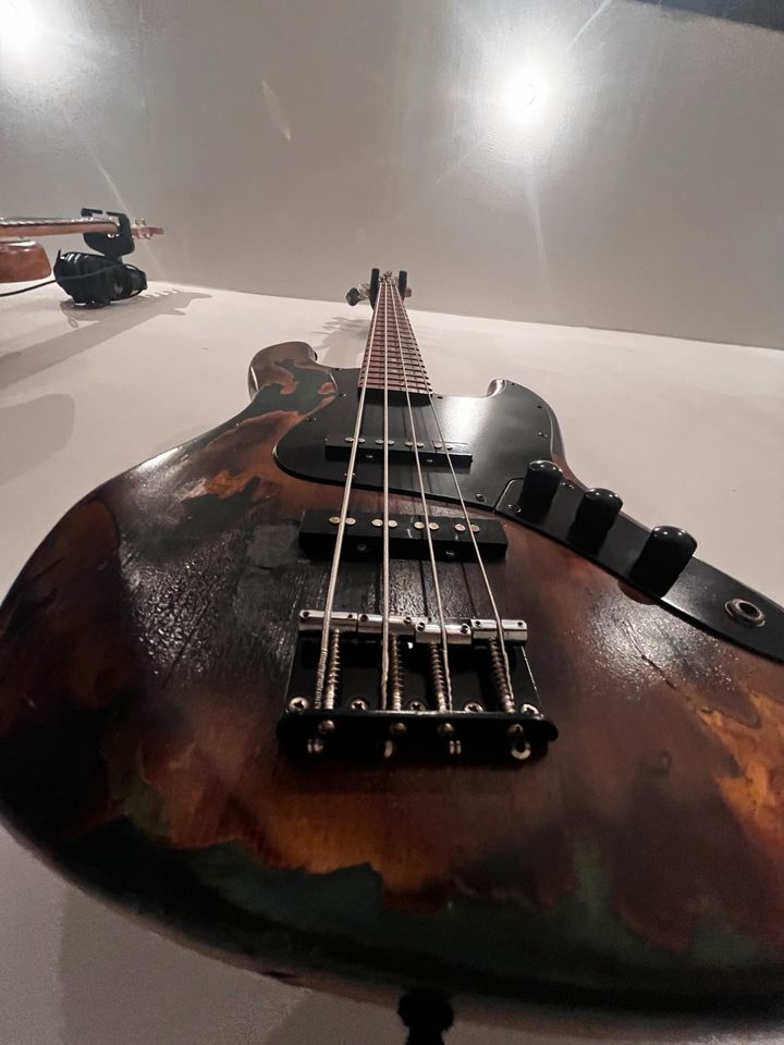 CUSTOM Heavy Relic/Epoxy Bass in Oberhausen