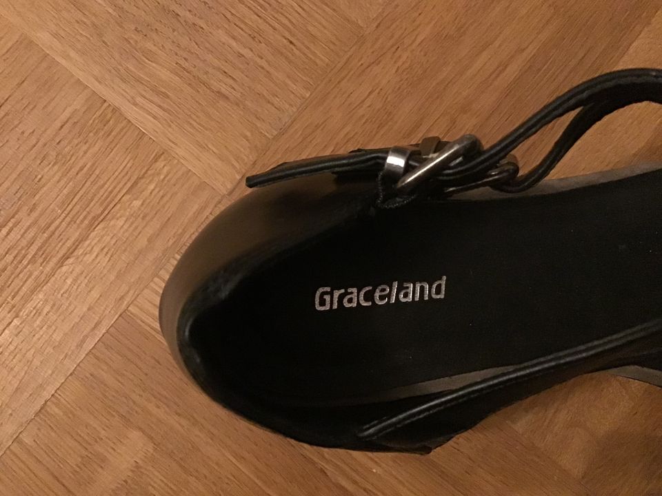 Flache Sandalen Sandaletten schwarz Graceland Größe 39 NEU in Diepholz