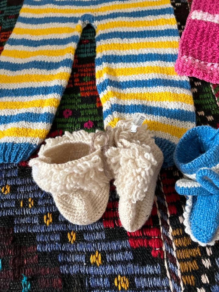 Babyklamotten, Schuhe etc. Aus Bio-Wolle alles Handarbeit und neu in Essen