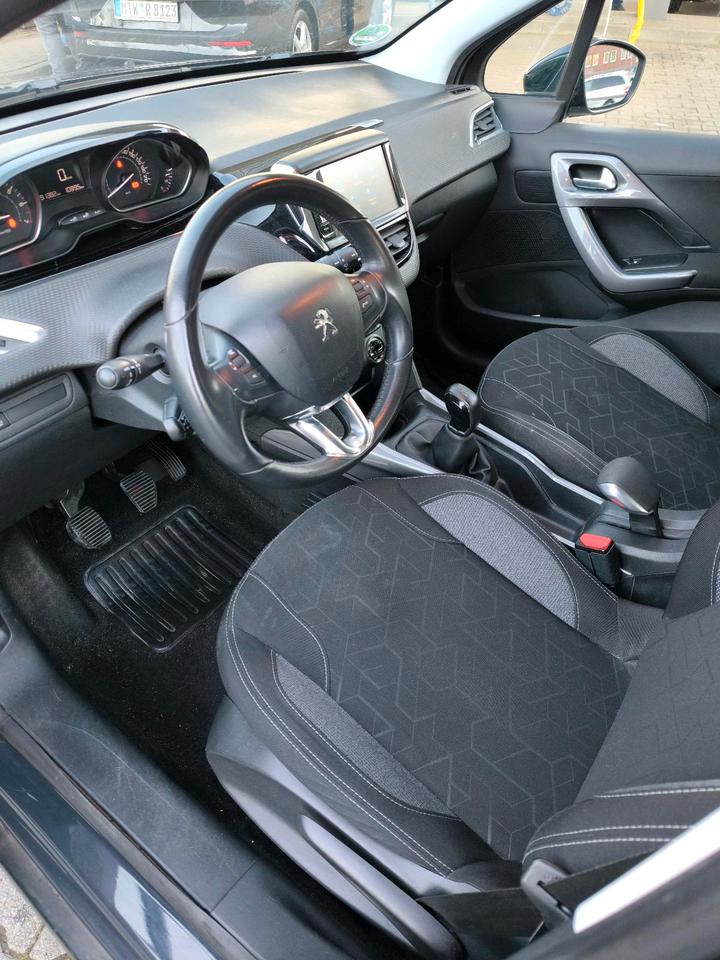 Peugeot 2008 Baujahr 2018 Top Zustand Scheckheft gepflegt in Dortmund