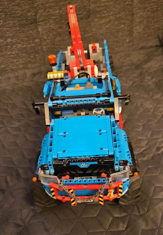 Lego Technic 42070 6x6 All Terrain Tow Truck in Langenfeld