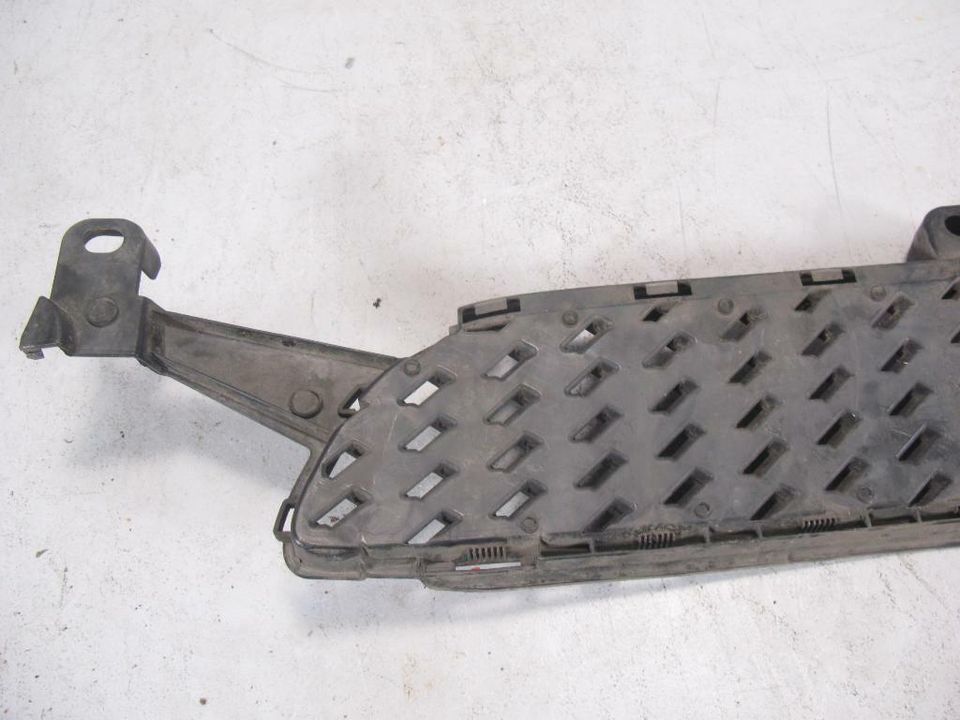 Toyota Aygo Stossstange Gitter Grill 53112-0H040 vorne 09-12 in Bochum