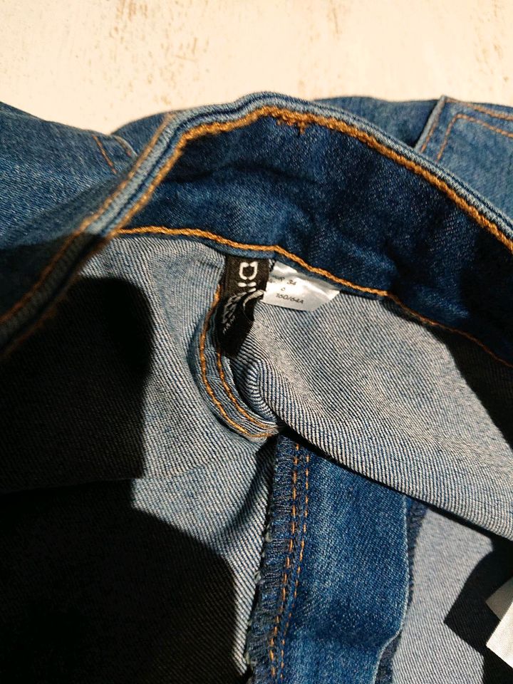 Kleiderpaket H&M divided Shorts Jeans Hose kurz stretch Größe 34 in Hemer