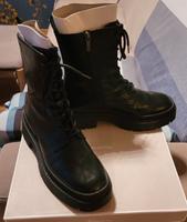 Verkaufe schwarze Schnür-Boots von Tamaris Kr. München - Haar Vorschau
