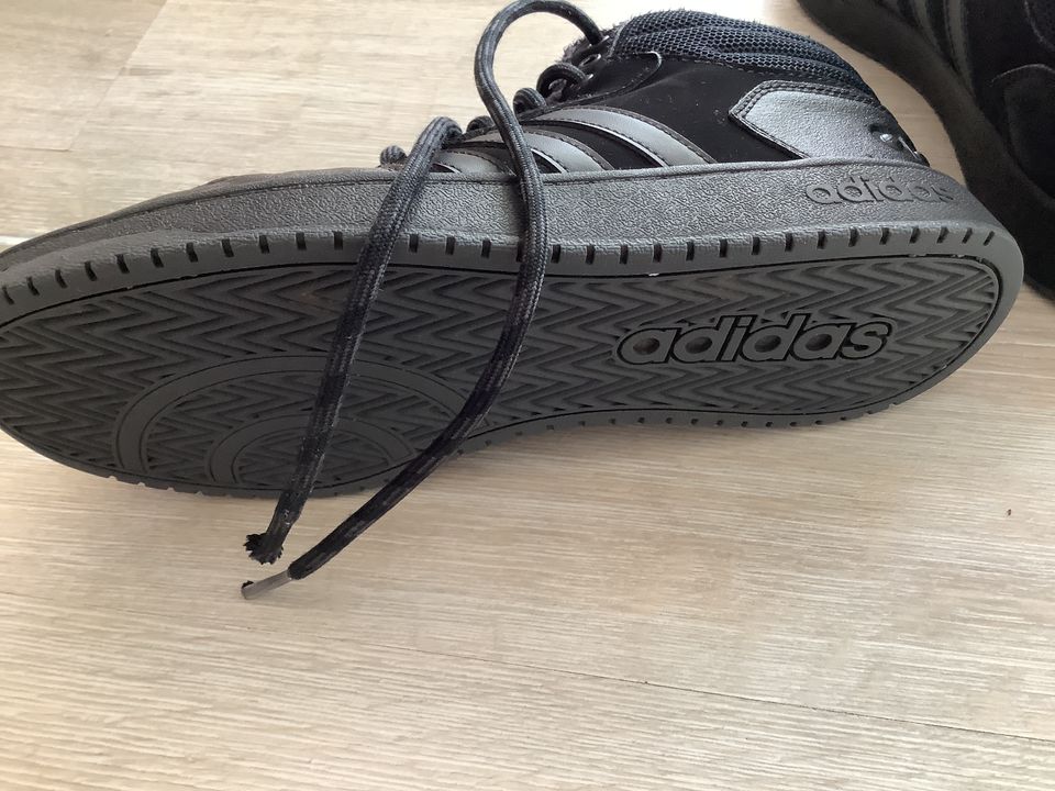 Verk.ADIDAS Schuhe innen weich, schwarz, knöchelhoch, UK10/44 2/3 in Cottbus