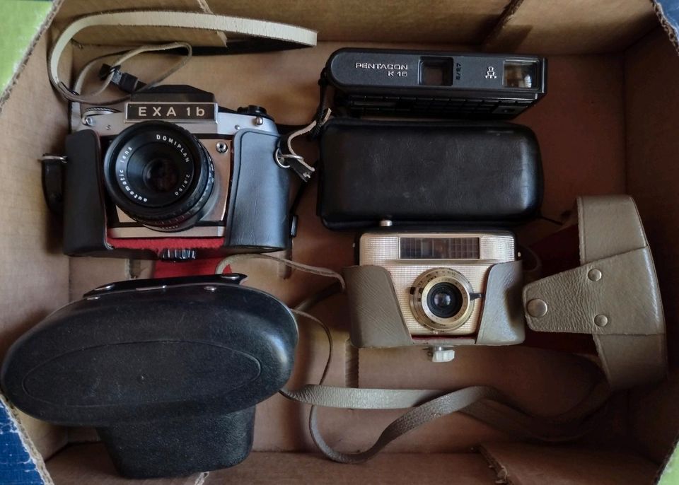 4x alte Fotoapparate mit Taschen in Lutherstadt Wittenberg