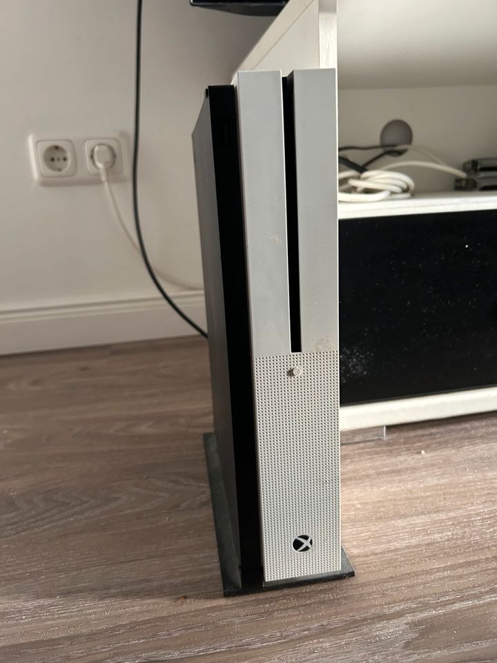 Xbox one S in Halle