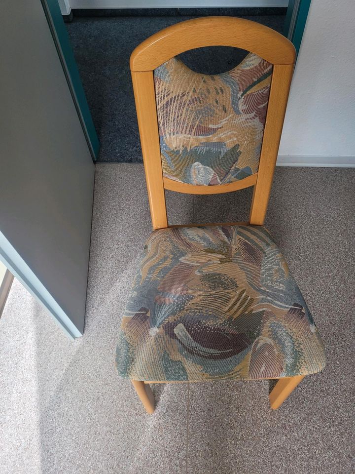 Esstisch mit 2 Stühlen in Helsa
